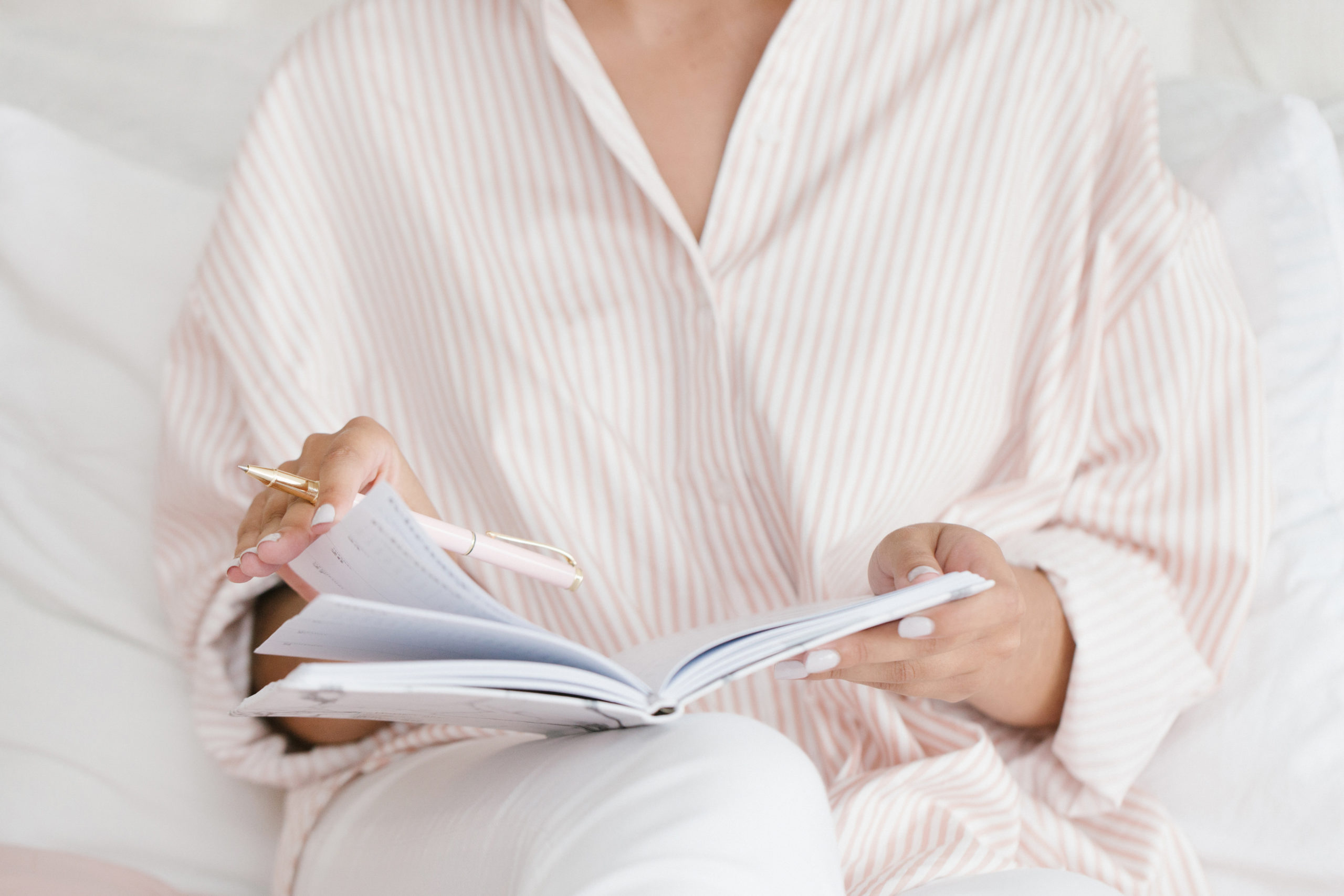 Happiness-Coffee_Développement-Personnel-Coaching_Créer-Son-Entreprise_Dorine-Tine-Multi_Passionnée_Entrepreneure_Experte-Branding_Marketing-Digital_Coach-Certifiée